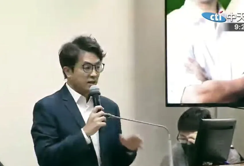 陸軍爆女中尉墜樓不幸事件 網友發文盼沈伯洋為軍人發聲