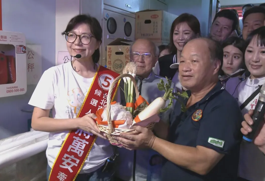 石舫亘市場拜票爆推擠　蔣萬安競辦：深感抱歉