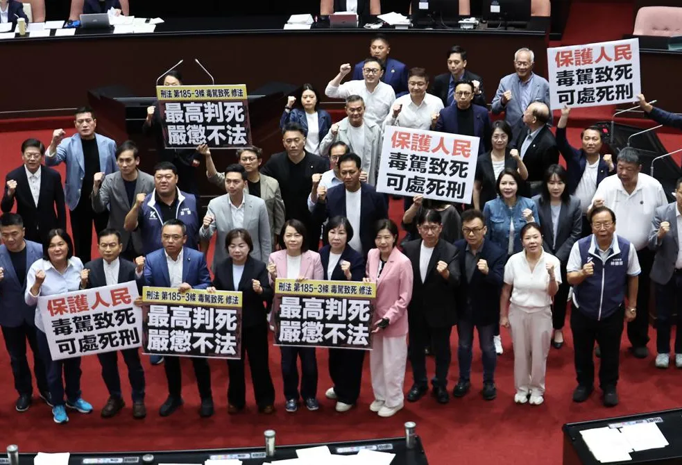 毒駕致死最重判死立院三讀!沈伯洋被抓包沒投票 蔣辦轟:欠社會交代
