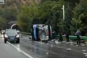 大陸十一國慶/陝西遊覽車高速公路側翻　出遊悲劇釀8死21傷