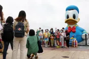 上海11區開展核酸檢測　迪士尼暫停部分巡遊及演出