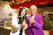 港版「爺孫戀」又出事！女方「涉1事」恐被關2年…李龍基痛哭回應