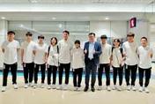 成都世運會金牌選手返台　鄭世忠接機表達感謝