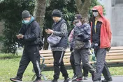 冷氣團12日白天起減弱！未來一週2波東北季風報到