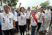 黃健庭、饒慶鈴陪同登記參選台東縣長　吳秀華坦言：有司法壓力