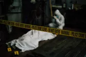 頸部疑遭砍慘倒血泊！高齡婦臥室斷魂…再驚爆尪「2hrs前詭異墜樓」釀1死1傷