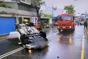 撞分隔島辯稱撿東西！他脫困滿身酒氣…　坦承下班前幹了這檔事