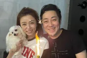 原定中秋辦婚禮！王瞳戴「艾成骨灰」戒指現身機場　獨自一人飛大馬「完成蜜月行」
