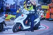 頭變大了？警戴安全帽前忘記一件事　網友笑翻：「我好像也做過」