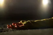 看不爽就揍！詭男「一拳爆頭」笑著走　他腦出血倒地…搶救2天亡