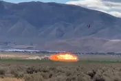 影／「噴射機淪火球」失控瞬間！飛航冠軍賽墜機　千人目睹「駕駛遭火吻慘死」