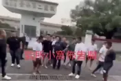 有夠囂張！數十黑衣人接大哥出獄　監獄外嗆警飆三字經