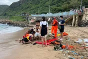 快訊／基隆大武崙驚傳「溺水意外」！父子沙灘戲水「被巨浪捲走」　56歲男急救不治