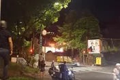快訊／台北內湖區鐵皮屋竄惡火 警消馳援搶救