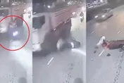 砂石車「緊迫盯人」撞倒機車！夫妻檔無預警倒地　他起身回頭…驚見妻頭遭輾慘亡