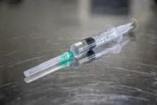 詹長權：前三年都沒如此！今年一月份六天內新增加13萬新冠確診案例！第4年台灣疫情面臨嚴峻考驗！