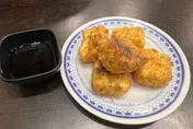 女大生驚見喉嚨卡「亮黃膿液」！張嘴就嚇跑3桃花　醫揭2症狀釀禍