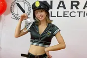 賣萌秀腹肌！美髮格鬥女王變身女警  網友暴動「好想被上銬」