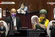 快訊／新軍用頭盔竟不能防彈？立委陳椒華爆：國防部沒測