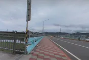 誰燒的？土城區城林橋下機車整台焚毀　警方調查中