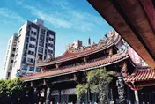 女僑生詭留2字條…陳屍龍山寺廁所！她10年前拜拜散心　下秒失足墜水池「泡5hrs溺斃」