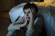 睡前喝熱牛奶真的有助睡眠！鬧鐘還沒響就醒小心暴肥、脂肪肝
