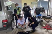 假刑警竊聽無線電躲追緝　遇真警察報假資料遭揪出真實身分…