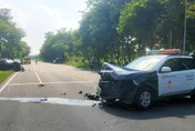 為追沒戴安全帽騎士　警車與BMW車相撞再波及1車　1人重傷住院觀察