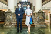 國慶禮賓服亮相！文總邀周裕穎操刀設計時尚造型服裝  藏「台灣特色」