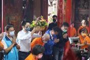 影/蔣萬安重陽節親赴社子島坤天亭參拜　誓言學習三太子精神保護台灣
