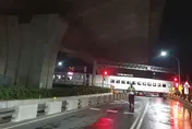 8.8億「最美自強號」車頭毀損！女三寶機車卡死平交道GG了　原因超瞎