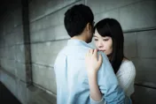 人夫偷吃女鄰居曝光！竟辯稱演假情侶　法官認證是真愛