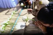 血洗泰托兒所剩5人！38棺木擺滿寺廟　兇手老母親獨自送行…淚喊：願下輩子當好人