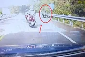 「連人帶車噴飛」慘墜16m深谷！夜衝武嶺自撞釀禍…18歲男疑騎到睡著→重摔斃命