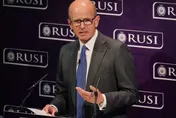半導體能力與規模「無法複製」！英情報首長警告：台海出事恐衝擊全球