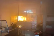 火舌猛竄店面全毀…新竹便當店氣爆！1員工送醫搶救