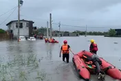 「尼莎」挾雨轟炸宜蘭！某民宿遭大水狂灌　8遊客慘受困…急搭橡皮艇撤離