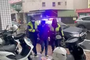 怪男「緊貼」下班妙齡女　一路跟回家還吐紅紅的　隔天遭逮將依跟騷法送辦