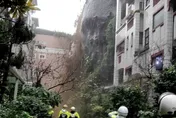快訊/新北汐止伯爵山莊土石坍方！現場急拉封鎖線撤11住戶