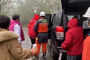 遊客受困明池山莊！宜蘭消防局今救援首批122人下山