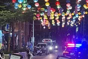 萬華區青山宮傳槍擊脅持人質案　2人重傷送醫　警匪對峙中
