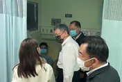 青山宮槍擊案1員警大腿中彈　柯文哲赴台大醫院探視