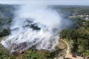 痛苦難耐！苗栗垃圾山自燃大火　民眾還得再吸3天惡臭