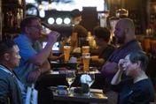 看世界盃配不了啤酒？世界盃恐現「啤酒荒」　英國酒廠工人大罷工