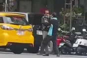 加起來130歲還網內互打！三重2阿公運將搶客互K　阿嬤驚逃生意全泡湯