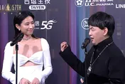 金鐘57/黃子佼搭檔「周興哲未婚妻」二度走紅毯！她胸前「只有一片布」大秀纖細腰身