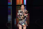 金鐘57/Lulu愛馬仕到手了！五度提名「終於抱走主持人獎」　黃子佼帥氣喊：接下來時間都留給她