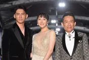 金鐘57/最大黑馬《茶金》闖紅毯！李杏白裙「深V開到肚臍上」　一開口嚇翻網：雞皮疙瘩
