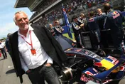 影/F1紅牛車隊老闆去世　奧地利首富「雪人愛搞神秘」　享壽78歲