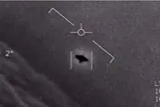 「神秘UFO」衝撞美軍F-16？外媒：8架無人機編組飛行